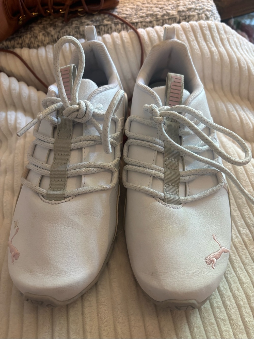 Puma woman’s Sneakers with Light Pink Logo